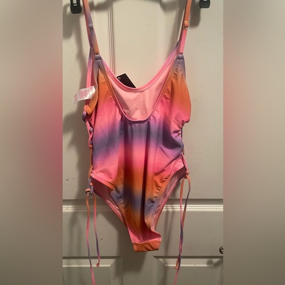 🔴 3/$12 Junior’s Colorful One Piece Swimsuit. NWT! - Picture 4 of 4